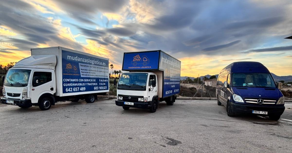 Flota de vehículos de Mudanzas Logística empresa de mudanzas profesionales en Alicante y Elche con camiones equipados para todo tipo de traslados